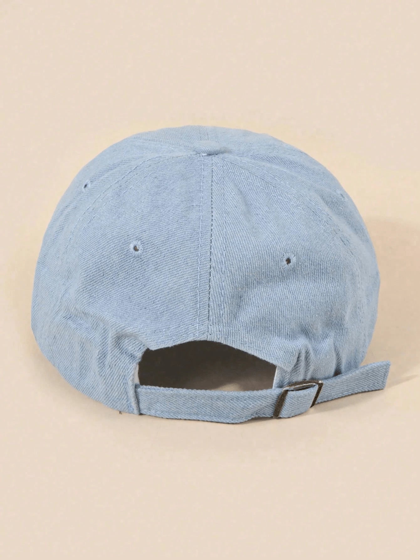 Casquette Art Is For Everybody effilochee et brodee bleu jeans de derriere