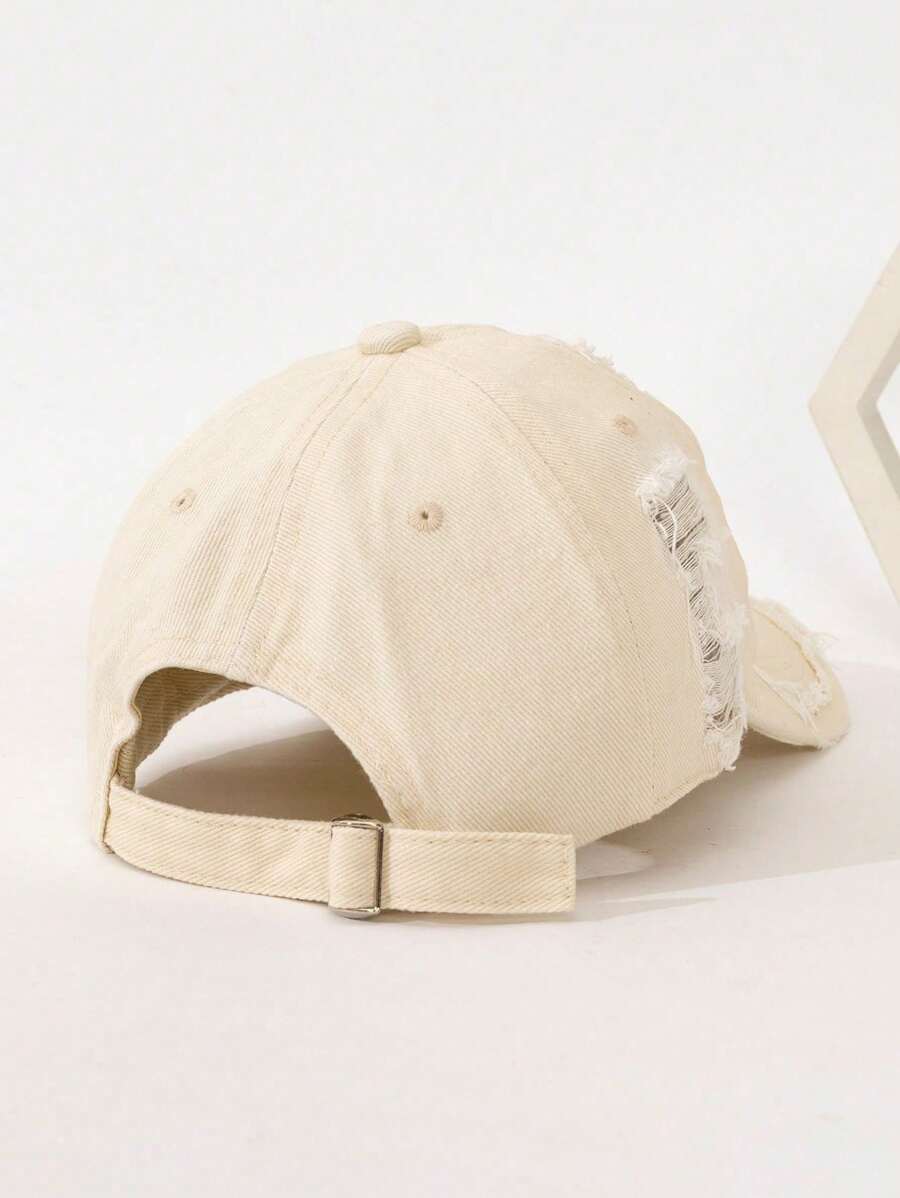 casquette delavee style efilochee beige de derriere