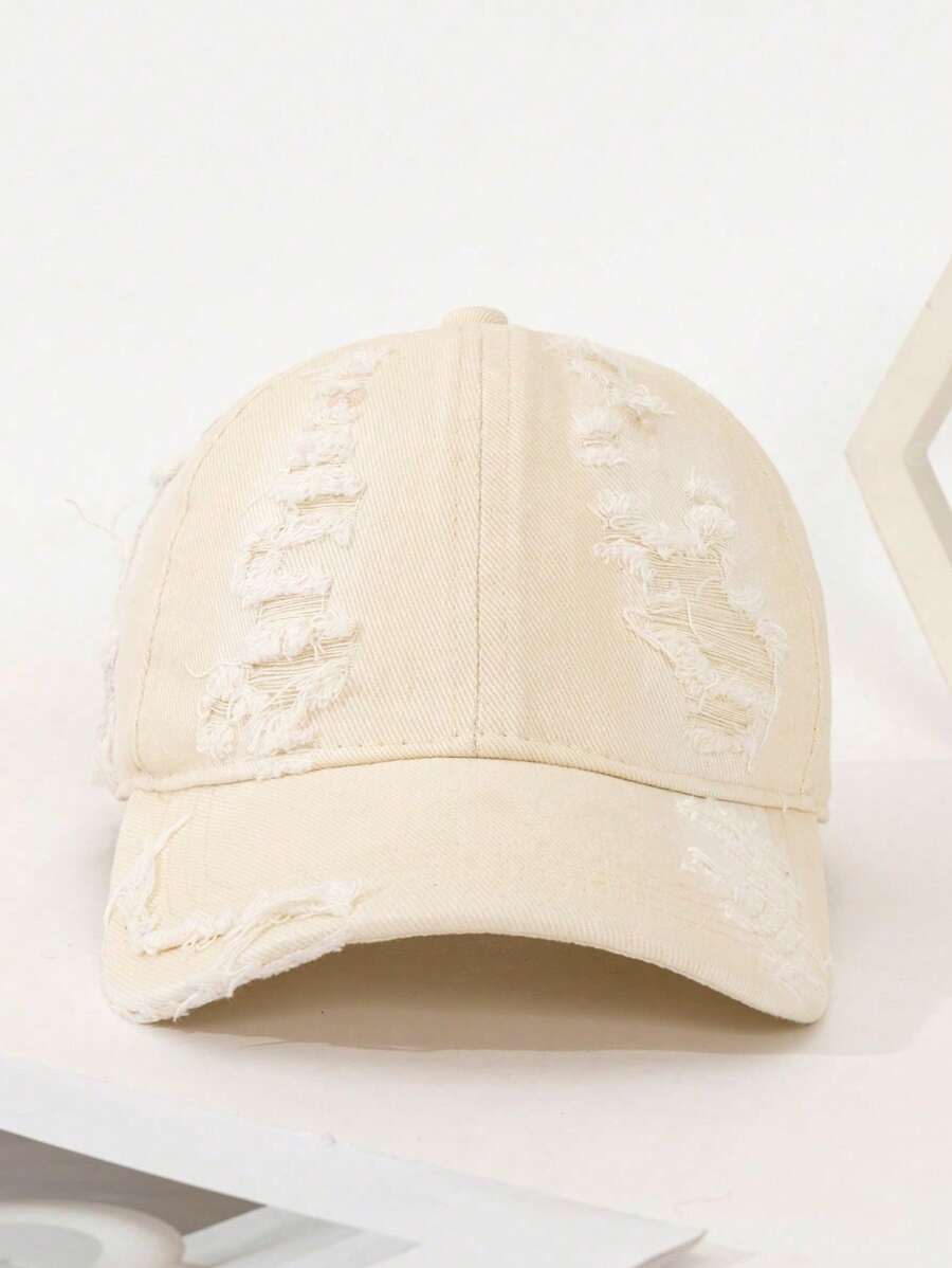 casquette delavee style efilochee beige de face