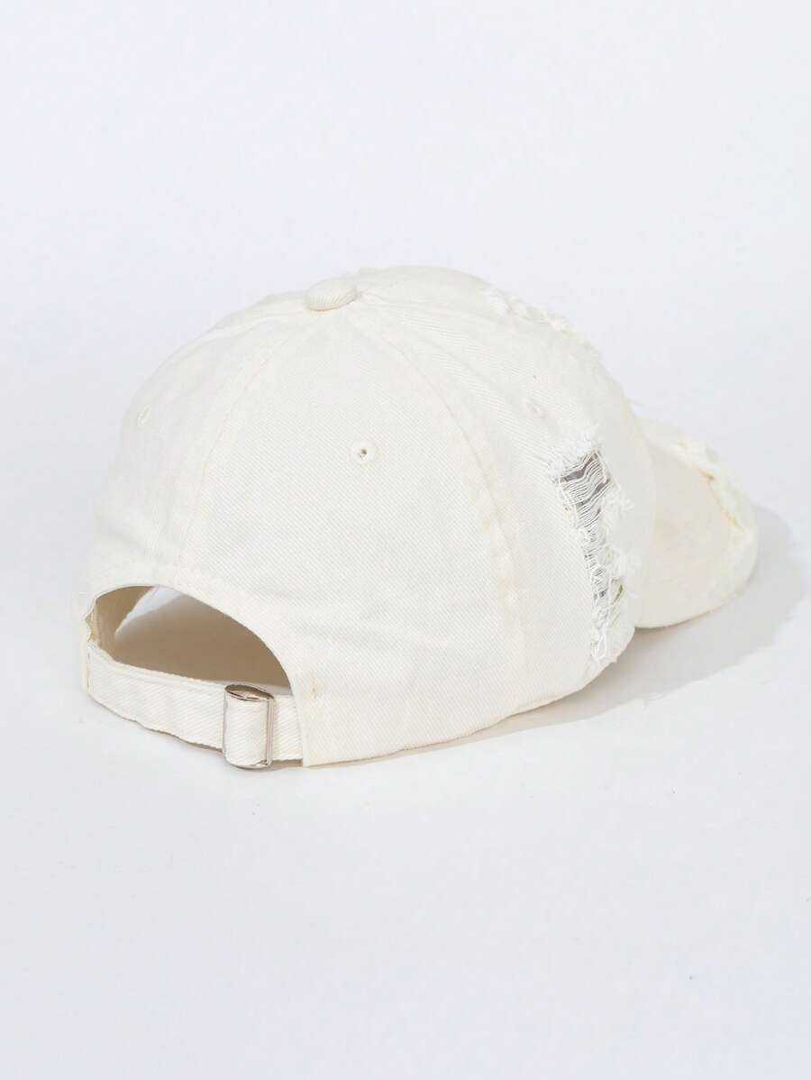 casquette delavee style efilochee blanche de derriere