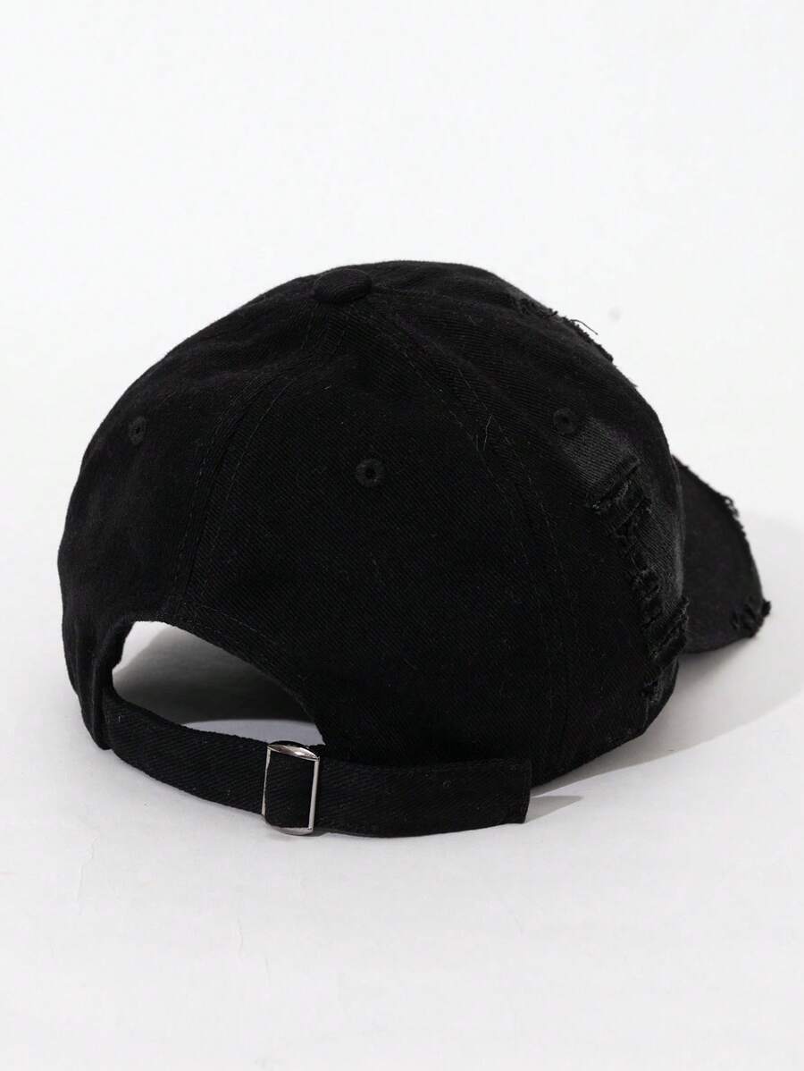 casquette delavee style efilochee noire de derriere